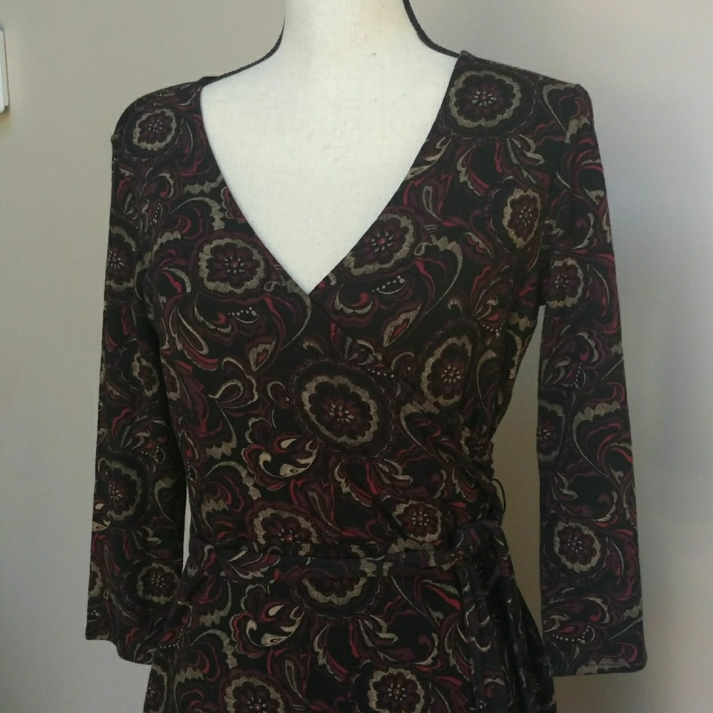 Loft Beautiful Fall/Winter Dress - Picture 2 of 4